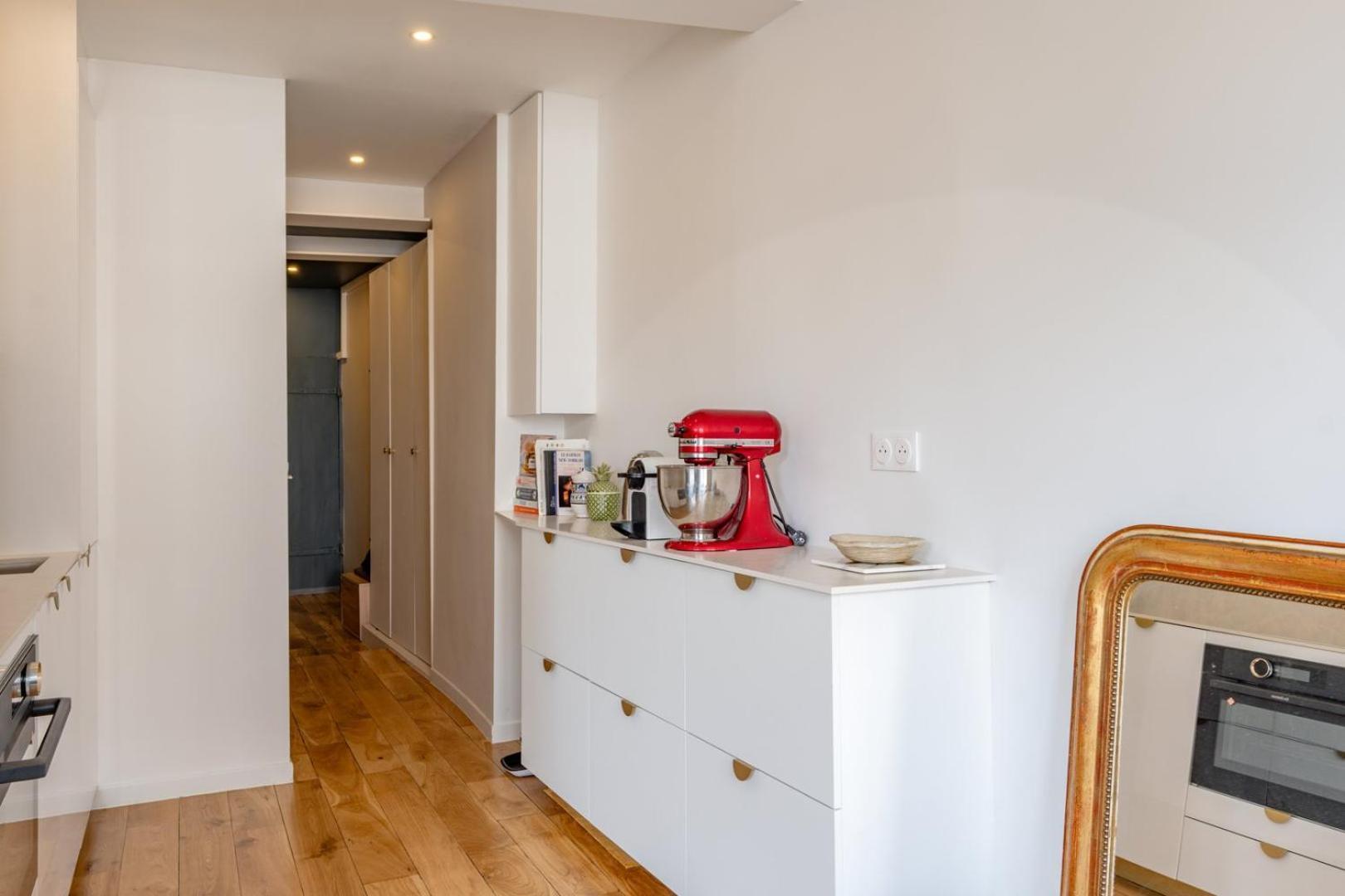 Apartment Cozy Faubourg St Martin Retreat Paris