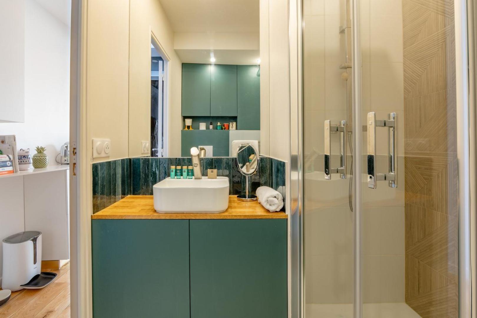 Apartment Cozy Faubourg St Martin Retreat Paris